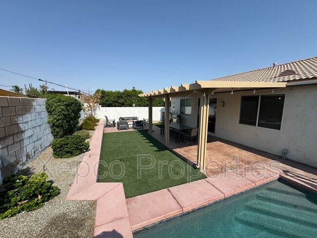 Building Photo - 80746 Diamondback Trail