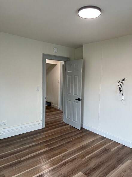 Building Photo - 11 Rickard St