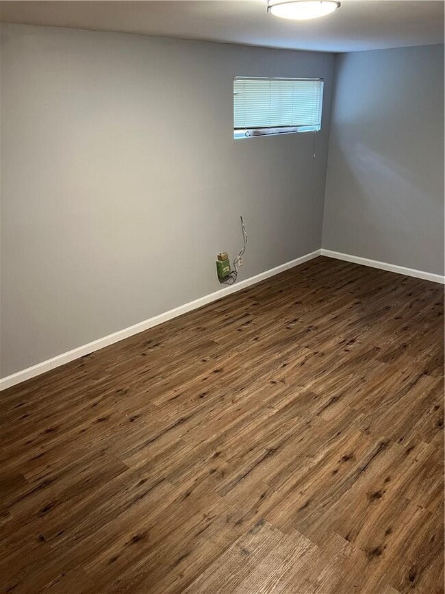 Building Photo - 5 Rockledge Dr