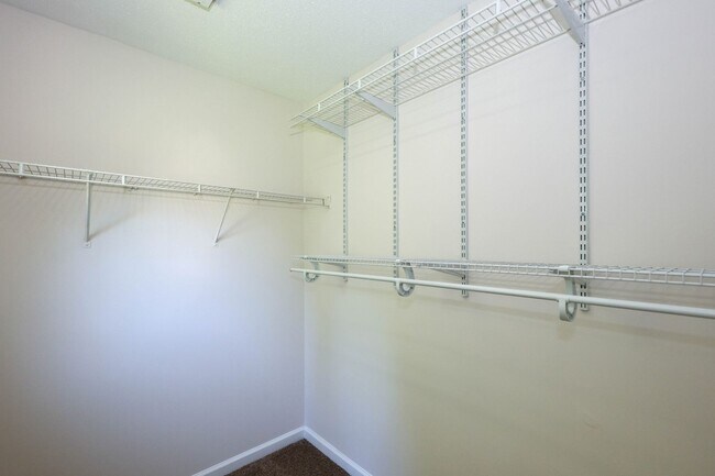 Building Photo - 230 Amal Dr SW