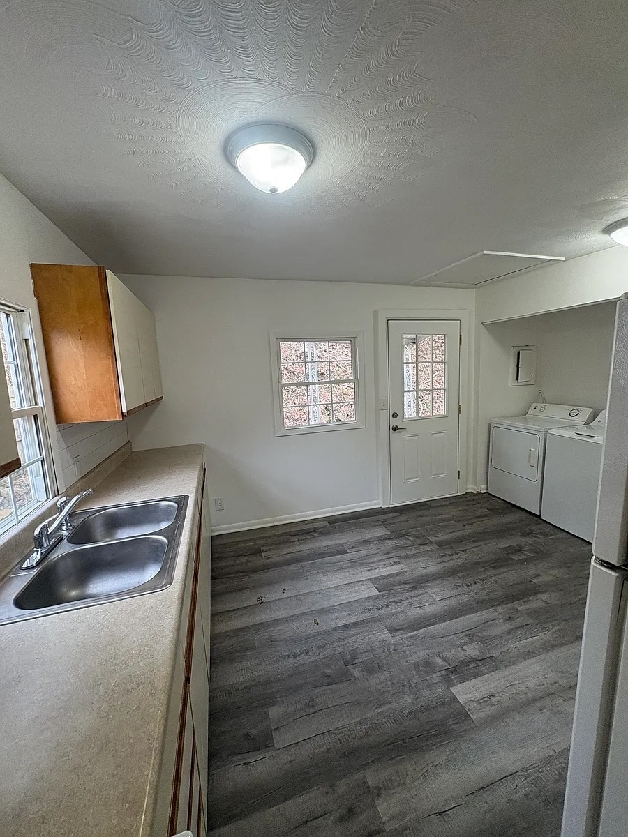 Building Photo - 1206 Ashwood Rd