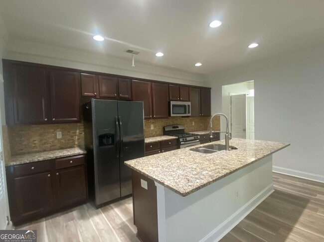 Building Photo - 5620 Beaver Ridge Dr
