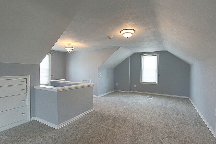 Upper Master Suite - 1808 34th St