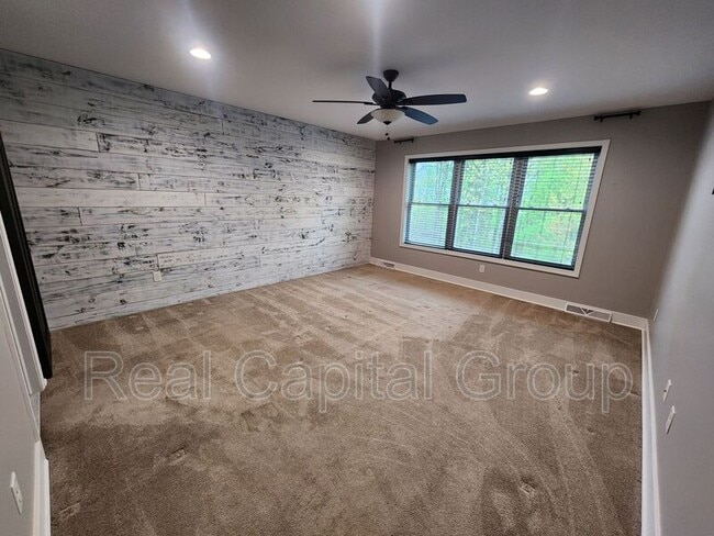 Building Photo - 40 Haywood Ln