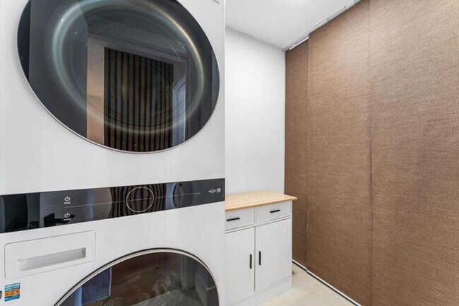 Building Photo - 5610 S Ocean Blvd