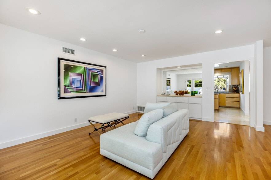 Building Photo - 341 Surfview Dr