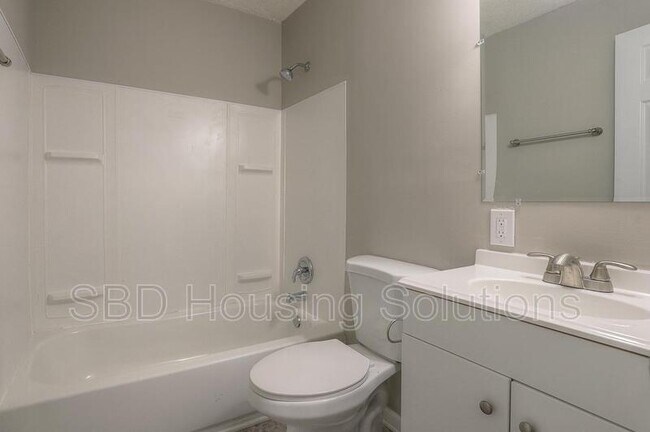 Building Photo - 17250 Montgall Dr