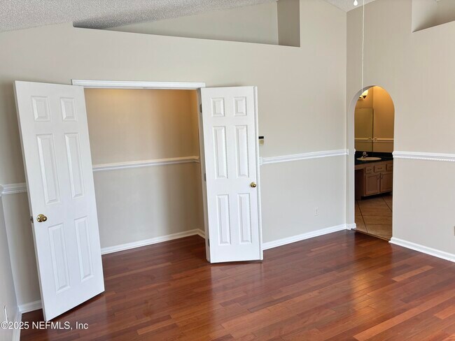 Building Photo - 8984 Bridgecreek Dr W