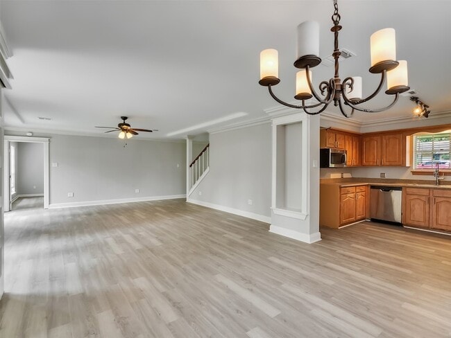 Building Photo - 612 Orangewood Dr