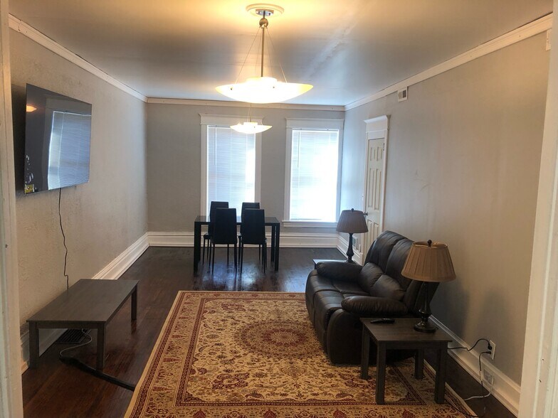Living/TV - 106 7th St