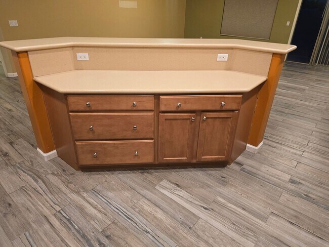 Building Photo - Beautiful 3 bedroom, 2 bath Home available