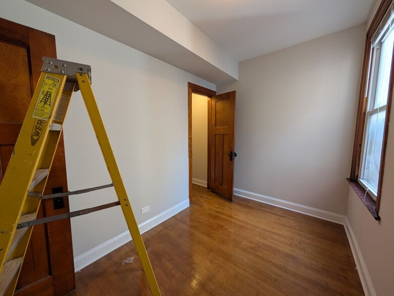 Building Photo - 3050 N Milwaukee Ave