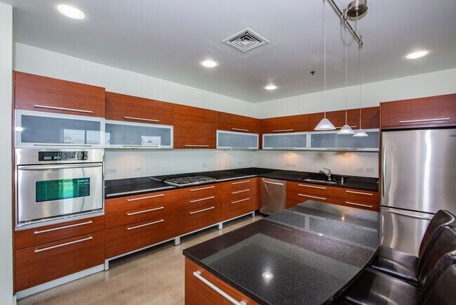 Primary Photo - Stunning Modern 2Bdm 1Ba High-Rise Condo L...