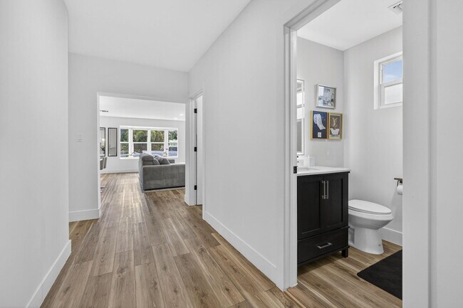 Building Photo - 701 37th St