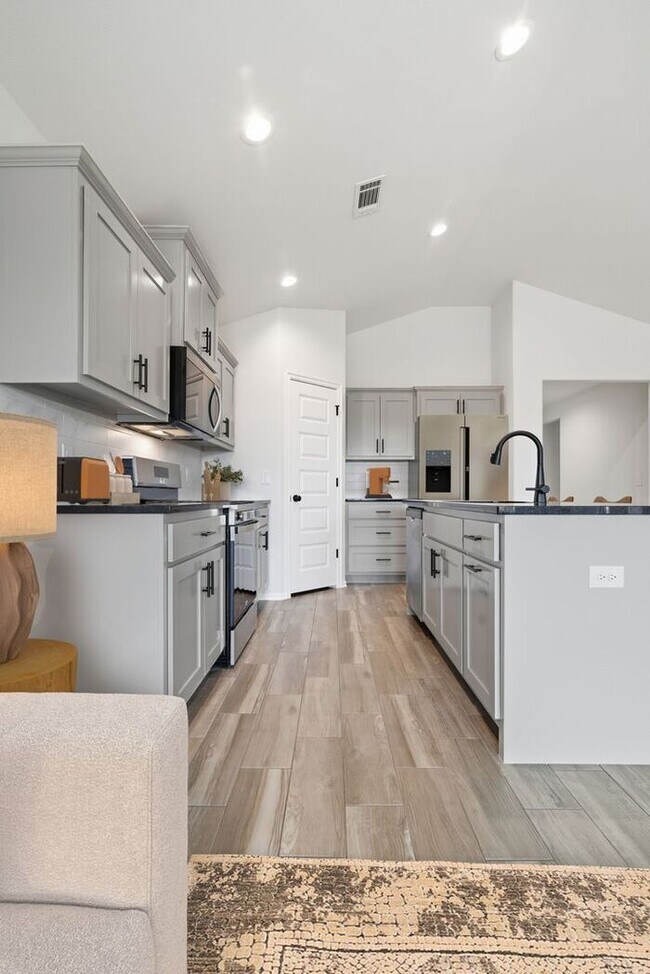 Building Photo - Spacious 4 Bed Home in Owasso – Open Living + Modern Kitchen