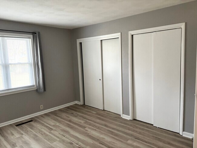 Building Photo - Birchwood Dr