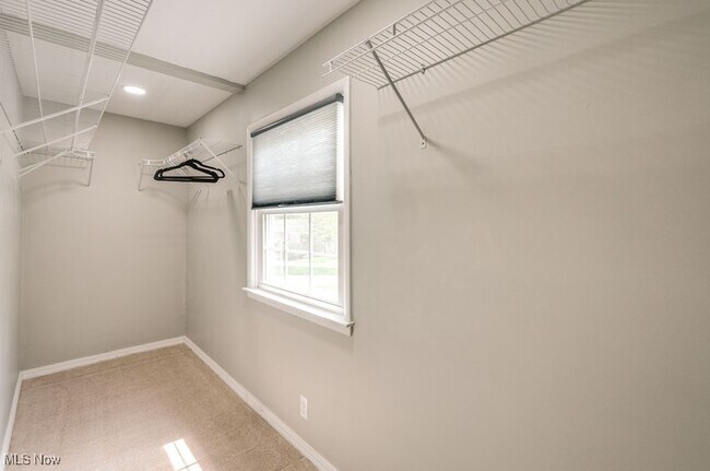 Building Photo - 896 Cliffside Dr