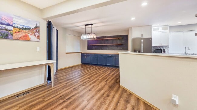 Building Photo - Updated 4-Bed Home Near Future Light Rail ...