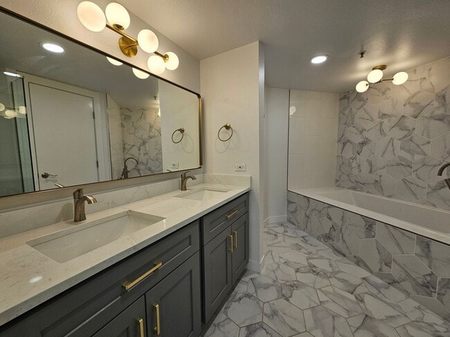 Building Photo - Cherry Creek Beautiful and Bright 1 Bed 1 Bath Condo