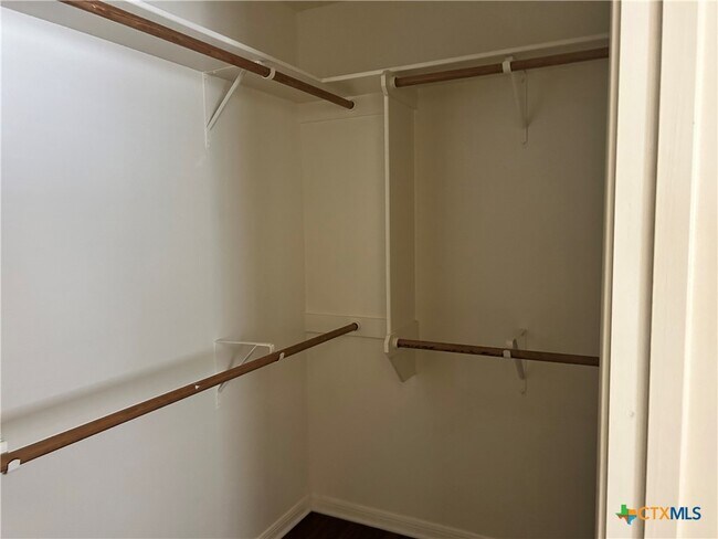 Building Photo - 5623 Fair Hill Dr