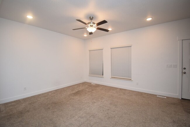 Building Photo - Beautiful 4 Bed Eagle Mountain Home, Near Parks & Lake!!