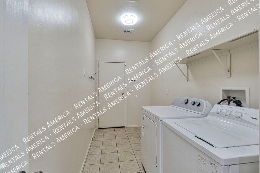 Building Photo - 6722 S Averroes Rd