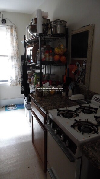 Building Photo - 349 Pleasant St