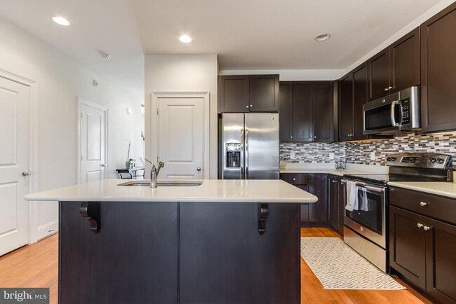 Building Photo - 18830 Bethpage Dr