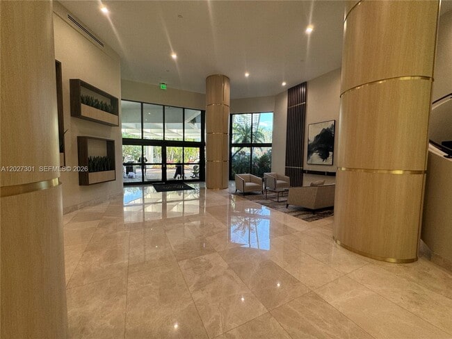 Building Photo - 3500 Mystic Pointe Dr