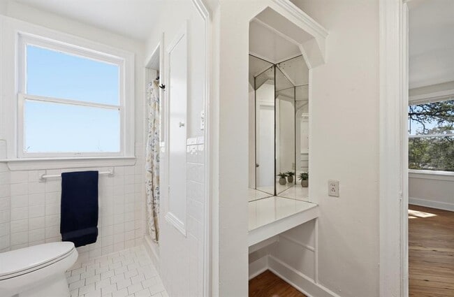 Building Photo - 1403 Windsor Rd