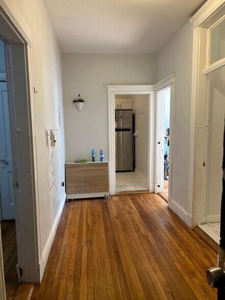 Building Photo - 86 Glenville Ave