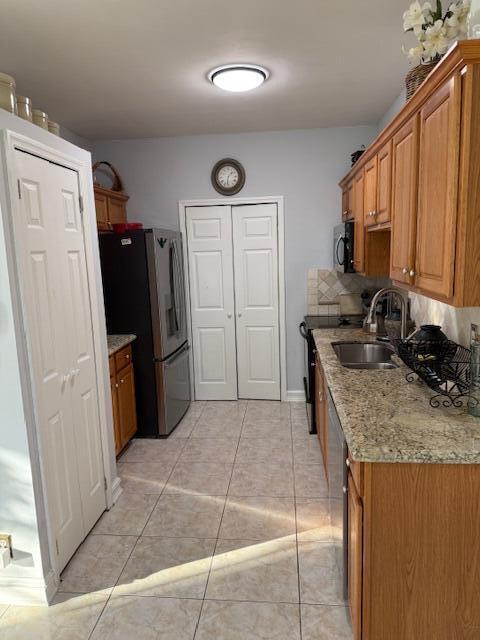 Building Photo - 9927 Kamena Cir