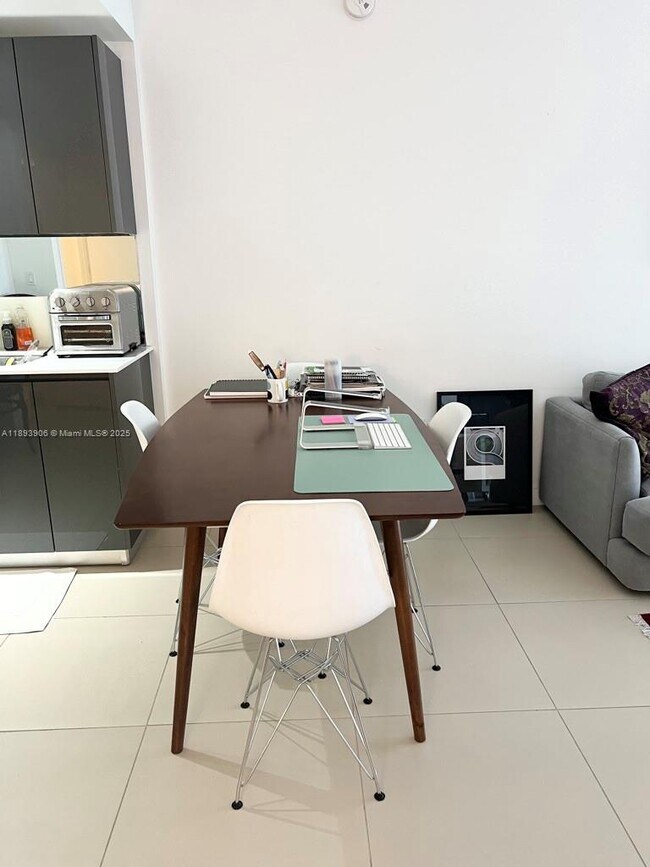 Building Photo - 31 SE 6th St