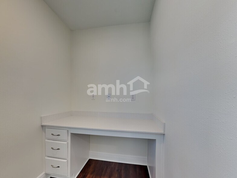 Building Photo - 20224 Calla Lily Dr