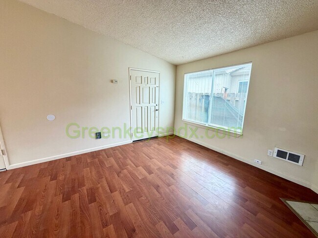 Building Photo - Wonderful 3-bedroom 2 Bath House in SE Portland!