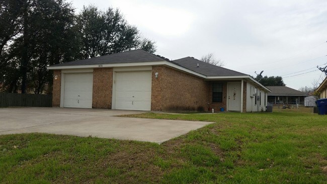 Building Photo - 1814 S FM 116