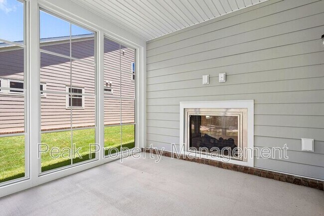 Building Photo - 9735 Kaleidoscope Row