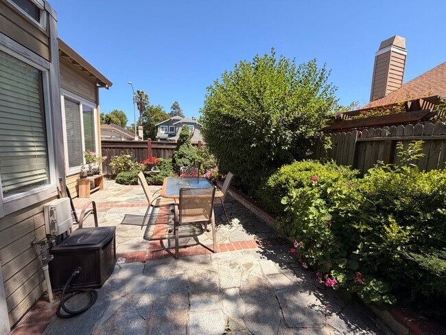 Building Photo - Beautiful Spacious Two Story Home in Pleasanton!