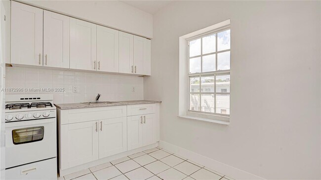 Building Photo - 7611 Harding Ave