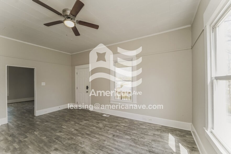 Building Photo - 130 2nd Ave