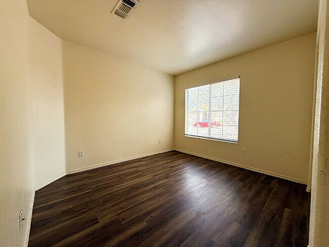 Building Photo - Charming 3-Bed, 2-Bath Home with Oversized...