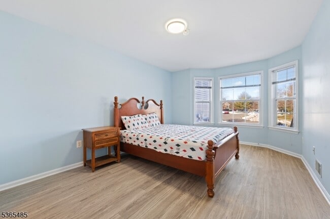 Building Photo - 904 Rhoads Dr
