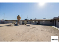 Building Photo - Step into this Inviting 3/2 Townhouse in P...