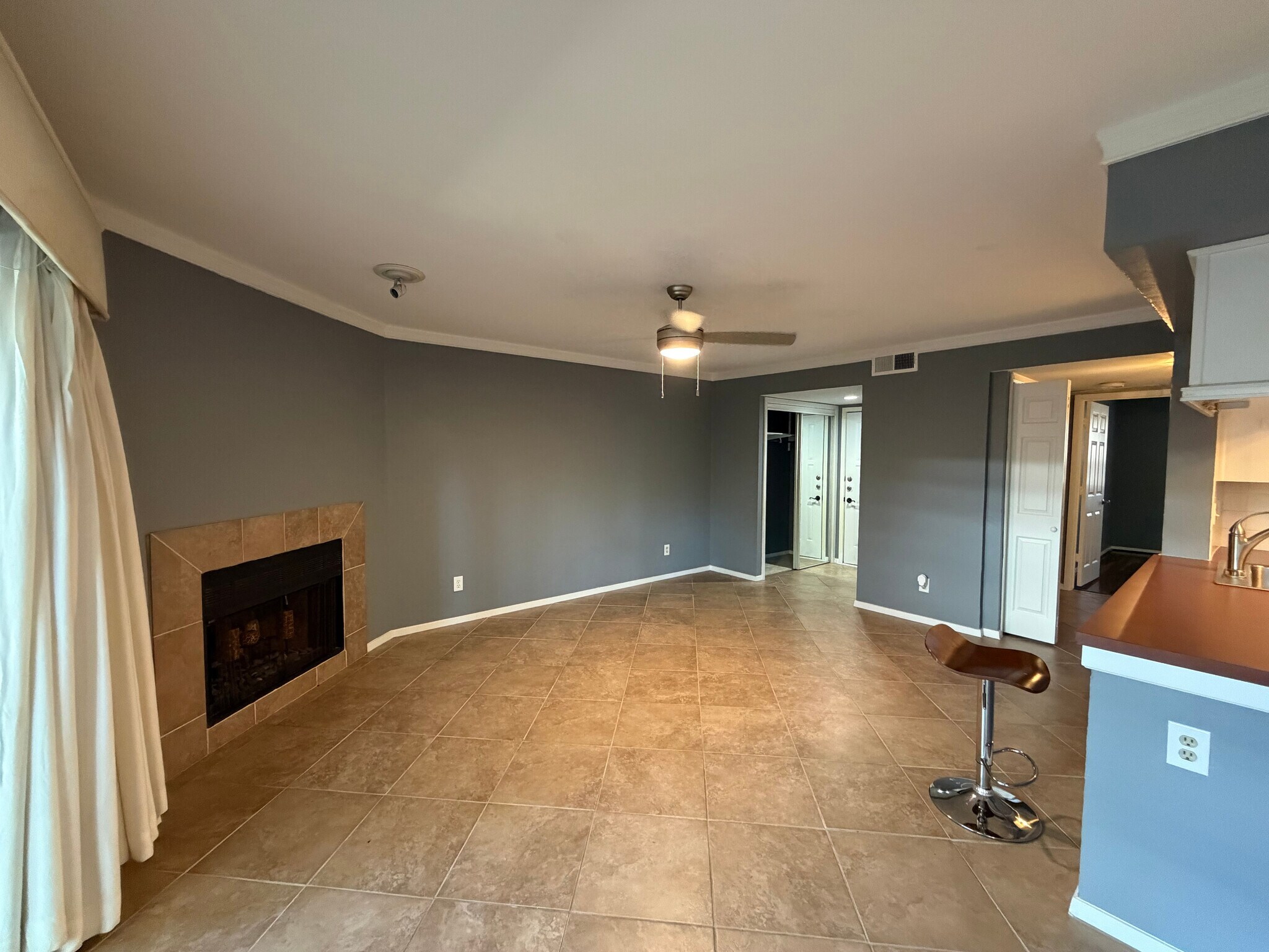 Building Photo - Room in Condo on Wedglea Dr