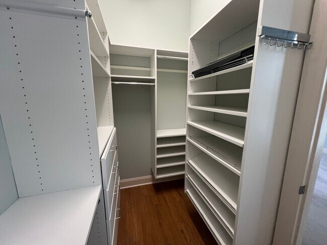 Building Photo - 1 Bedroom 1.5 Bath Condo on Daniel Island ...