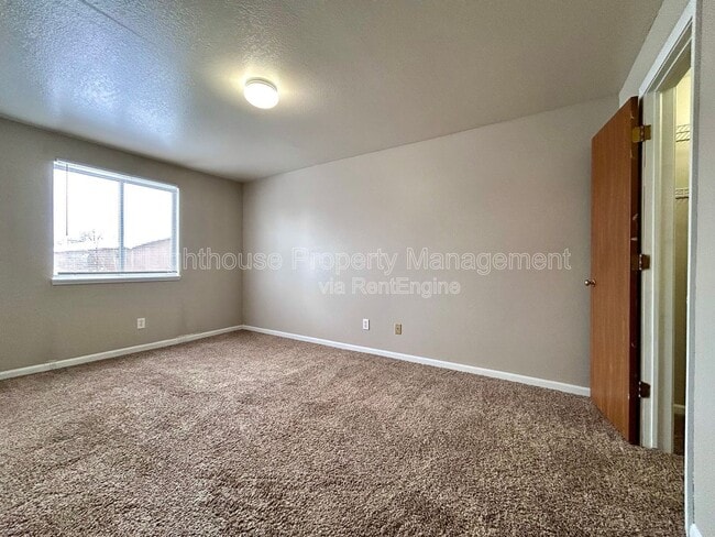 Building Photo - 585 W Randall St