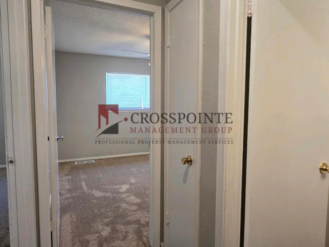 Building Photo - Available! 2 Bedroom 1 Bath Townhome in White Oak!