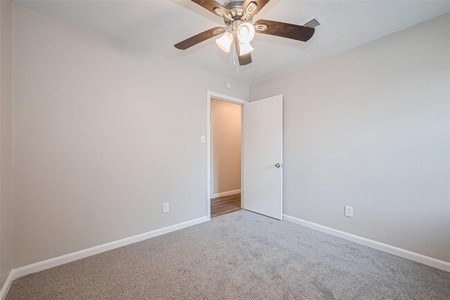Building Photo - 9003 Chateau Forest Dr