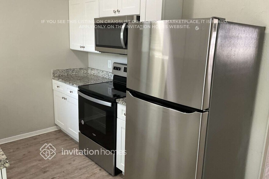 Building Photo - 3004 Albany Dr