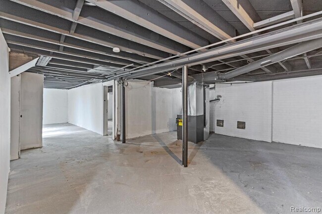 Building Photo - 16509 Northlawn St